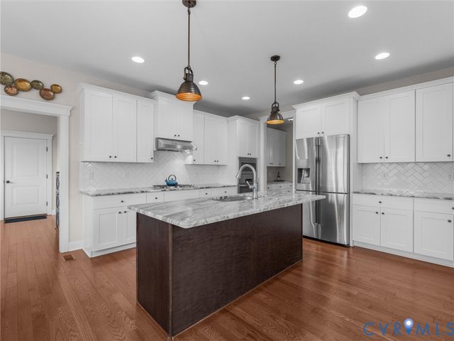15619 Willowmore Dr, Midlothian, VA 23112