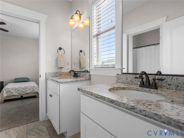 15619 Willowmore Dr, Midlothian, VA 23112