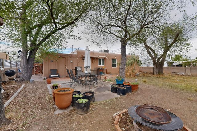 2120 Alvarado Drive NE, Albuquerque, NM 87110