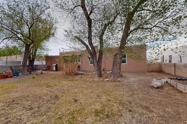 2120 Alvarado Drive NE, Albuquerque, NM 87110