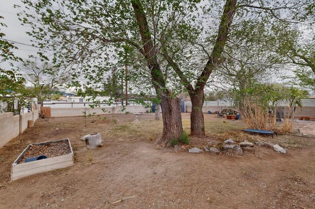 2120 Alvarado Drive NE, Albuquerque, NM 87110