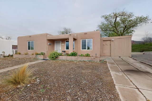 2120 Alvarado Drive NE, Albuquerque, NM 87110