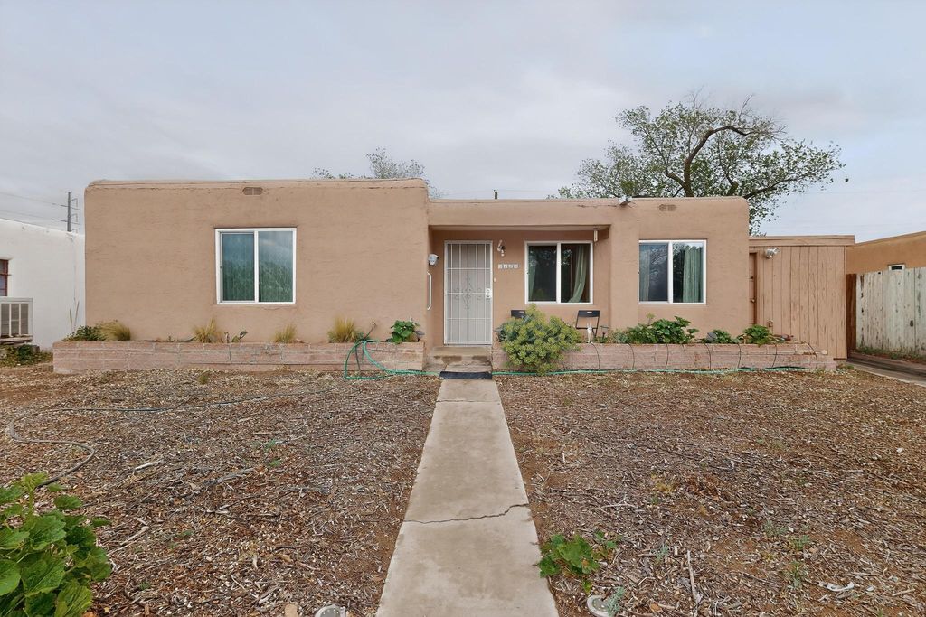 2120 Alvarado Drive NE, Albuquerque, NM 87110