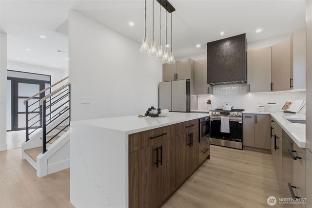 10930 NE 120th Street, Kirkland, WA 98034