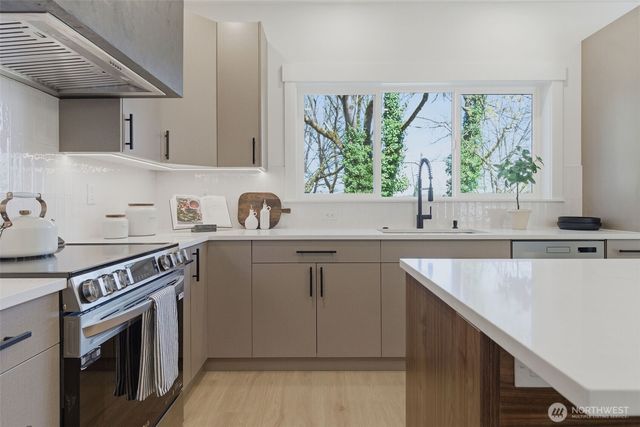 10930 NE 120th Street, Kirkland, WA 98034