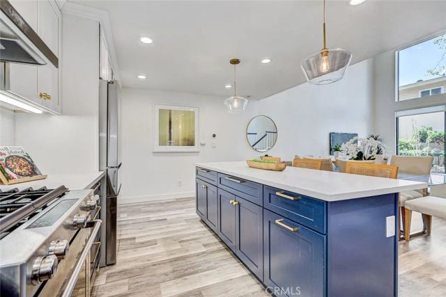 984 Granville, Los Angeles, CA 90049