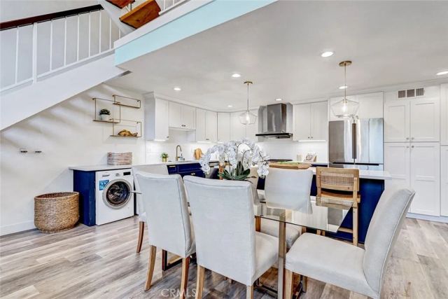 984 Granville, Los Angeles, CA 90049