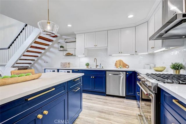 984 Granville, Los Angeles, CA 90049