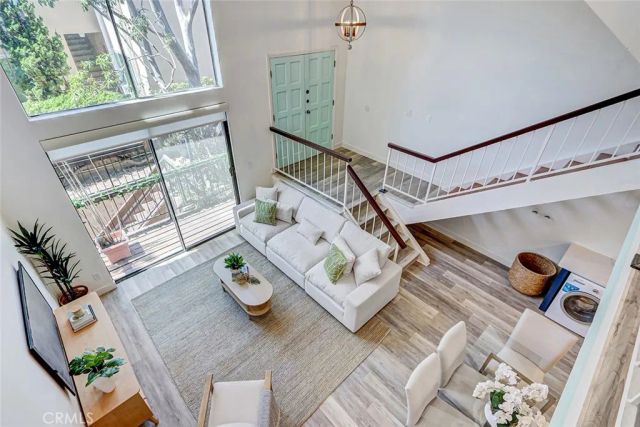 984 Granville, Los Angeles, CA 90049