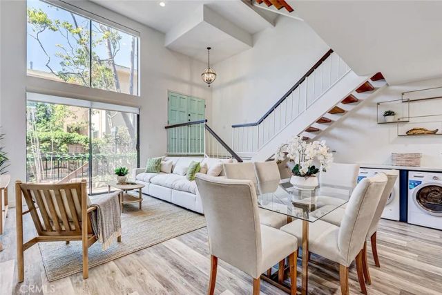 984 Granville, Los Angeles, CA 90049