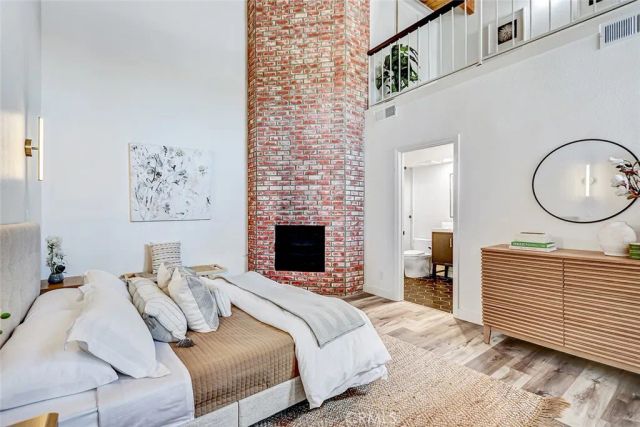 984 Granville, Los Angeles, CA 90049