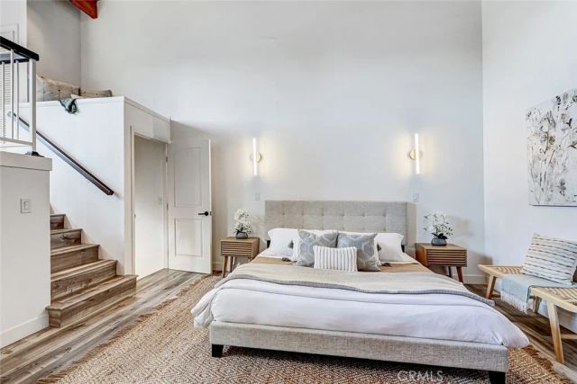 984 Granville, Los Angeles, CA 90049