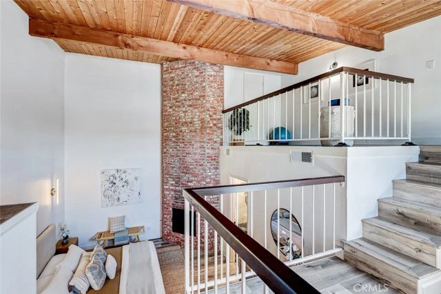 984 Granville, Los Angeles, CA 90049