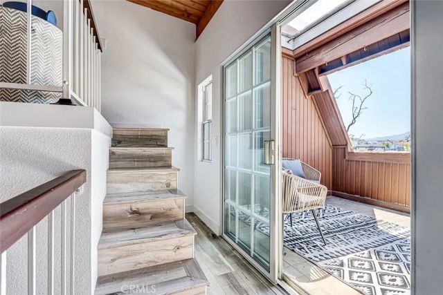 984 Granville, Los Angeles, CA 90049