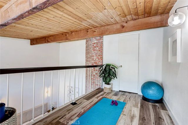 984 Granville, Los Angeles, CA 90049