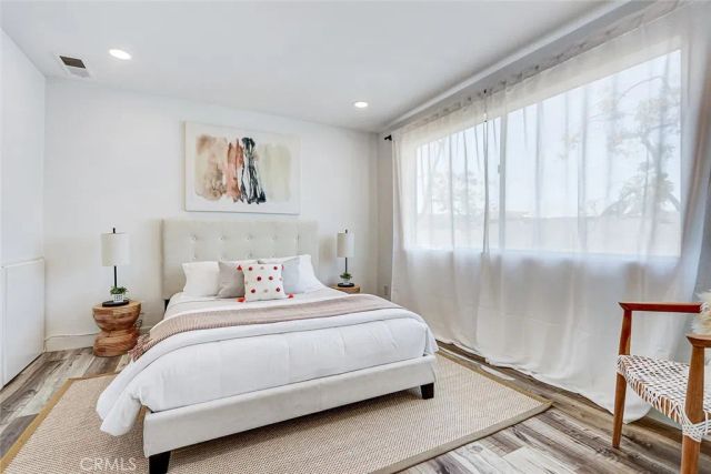 984 Granville, Los Angeles, CA 90049