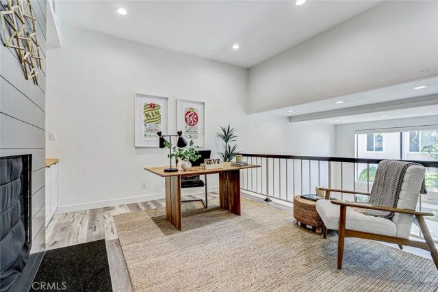 984 Granville, Los Angeles, CA 90049