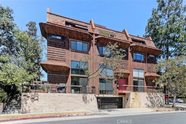 984 Granville, Los Angeles, CA 90049