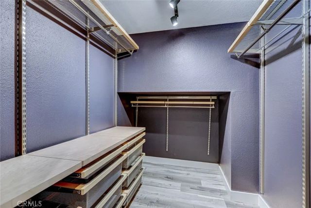 984 Granville, Los Angeles, CA 90049