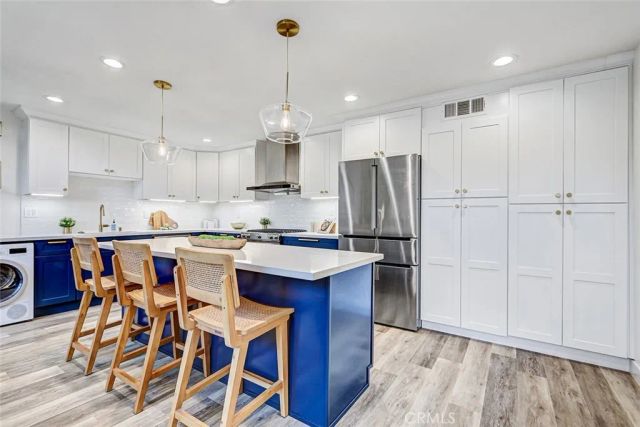 984 Granville, Los Angeles, CA 90049