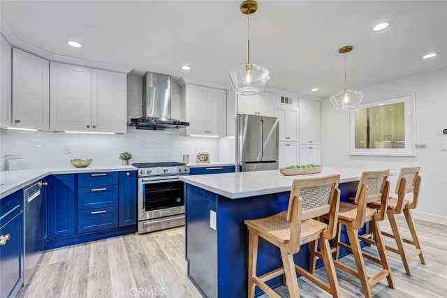 984 Granville, Los Angeles, CA 90049