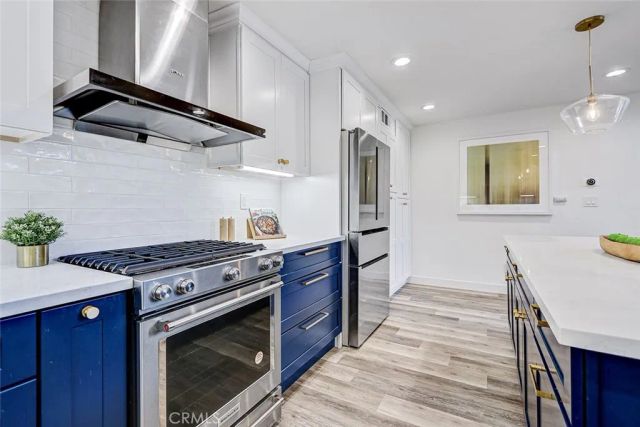 984 Granville, Los Angeles, CA 90049