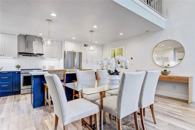 984 Granville, Los Angeles, CA 90049
