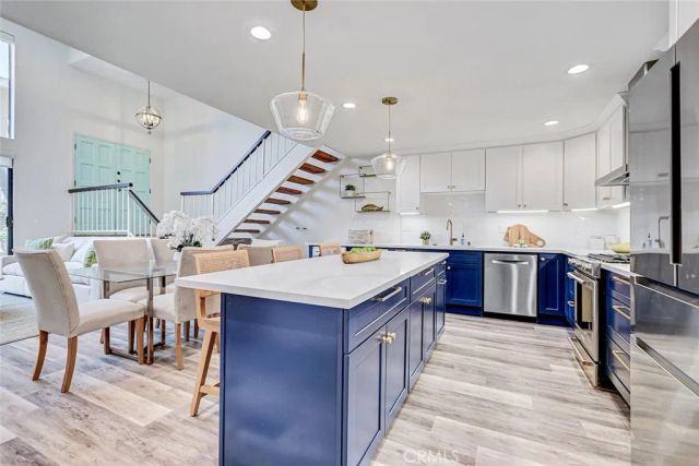 984 Granville, Los Angeles, CA 90049