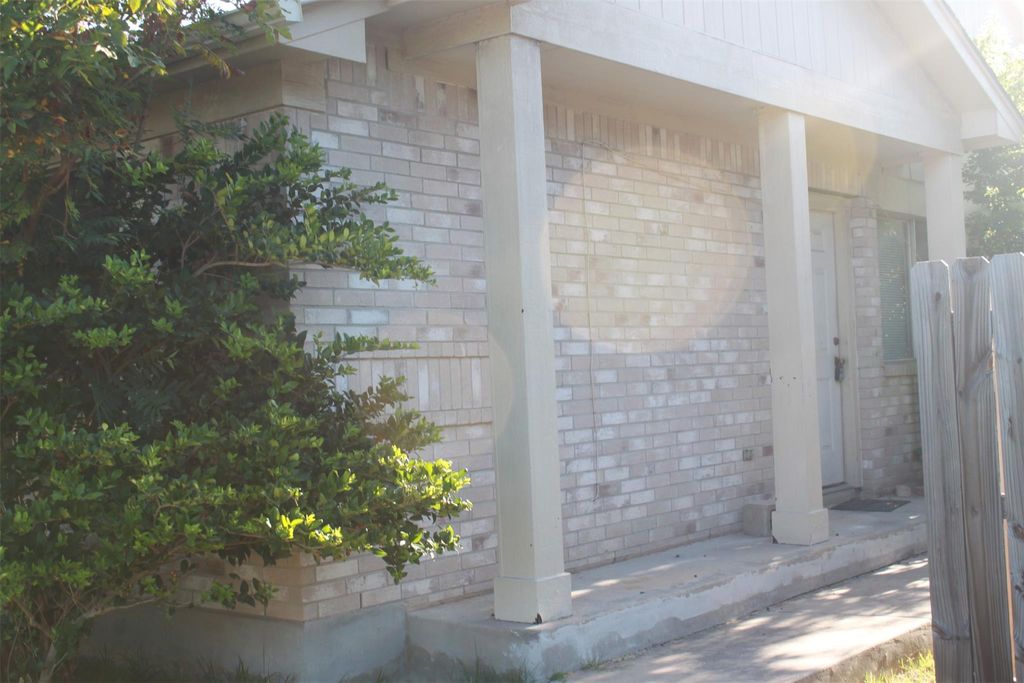 1008 Disraeli CIR, Pflugerville, TX 78660