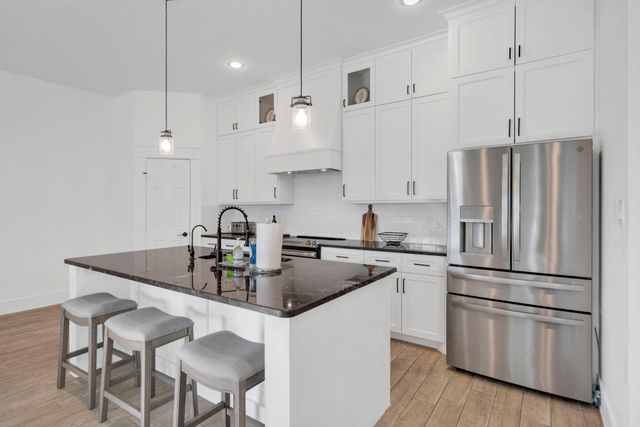 212 S Lobit Street, La Porte, TX 77571