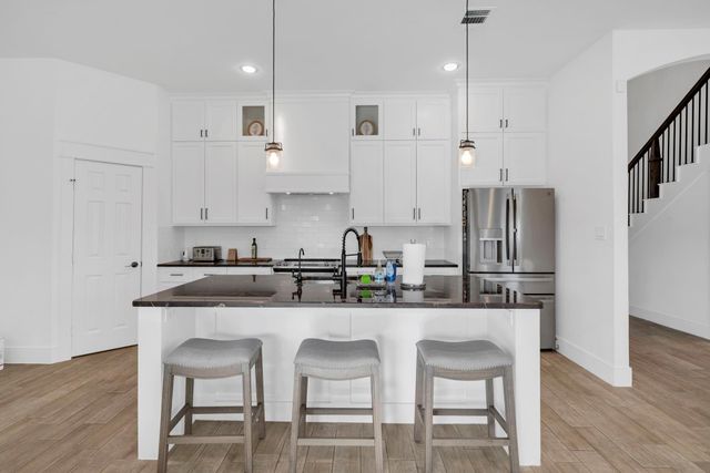 212 S Lobit Street, La Porte, TX 77571