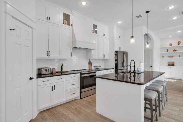 212 S Lobit Street, La Porte, TX 77571