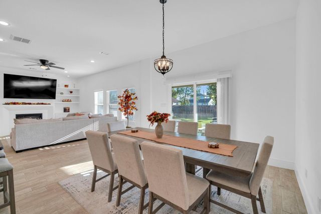 212 S Lobit Street, La Porte, TX 77571