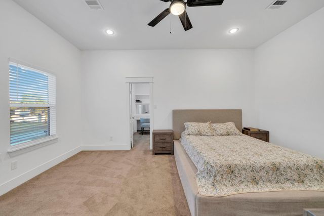 212 S Lobit Street, La Porte, TX 77571