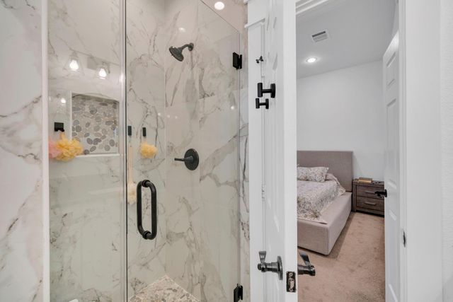 212 S Lobit Street, La Porte, TX 77571