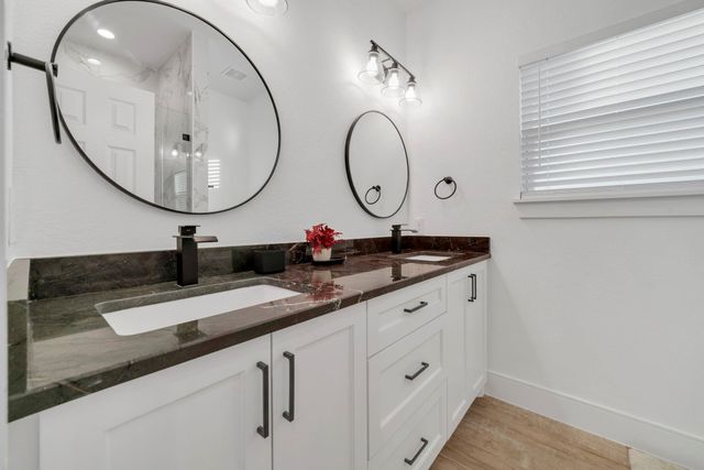 212 S Lobit Street, La Porte, TX 77571