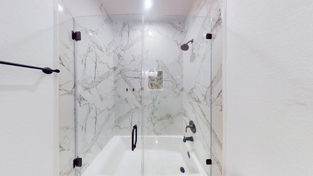 212 S Lobit Street, La Porte, TX 77571