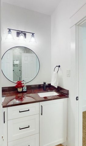 212 S Lobit Street, La Porte, TX 77571