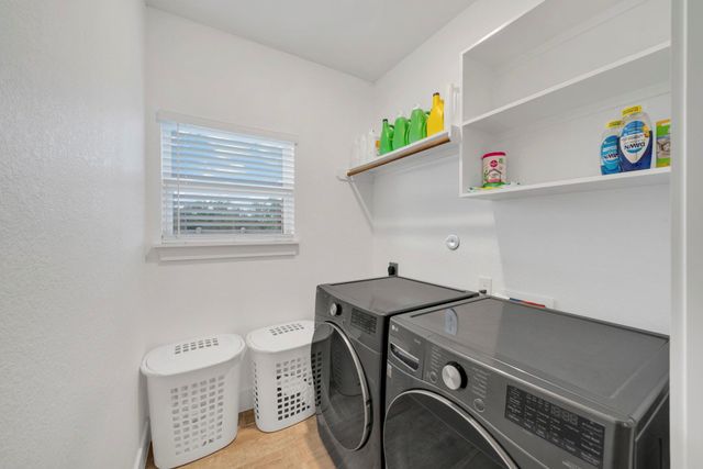 212 S Lobit Street, La Porte, TX 77571