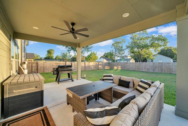 212 S Lobit Street, La Porte, TX 77571