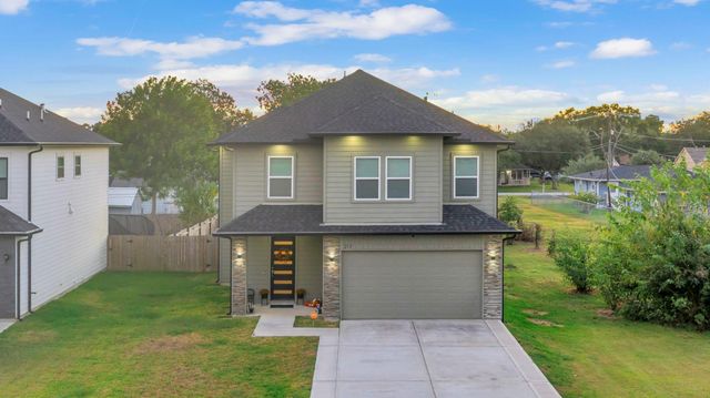 212 S Lobit Street, La Porte, TX 77571