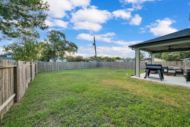 212 S Lobit Street, La Porte, TX 77571