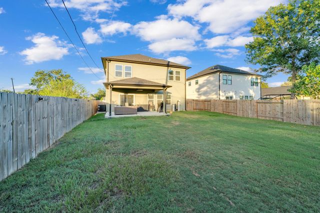 212 S Lobit Street, La Porte, TX 77571