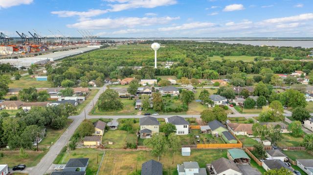 212 S Lobit Street, La Porte, TX 77571