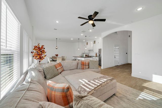 212 S Lobit Street, La Porte, TX 77571