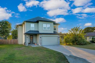 212 S Lobit Street, La Porte, TX 77571