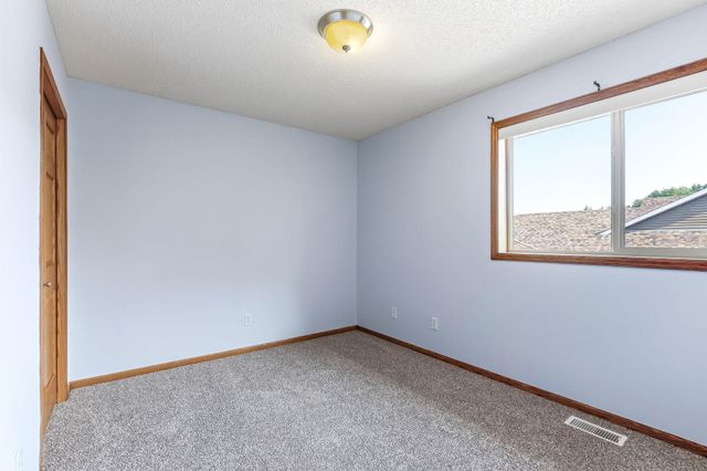 9918 Kiwi Avenue N, Brooklyn Park, MN 55443