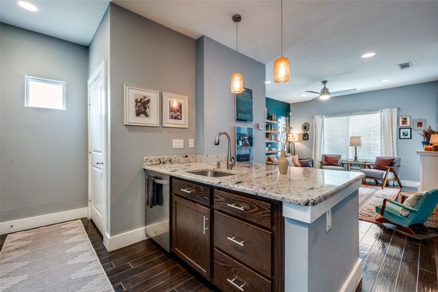 5924 Hudson Street E, Dallas, TX 75206