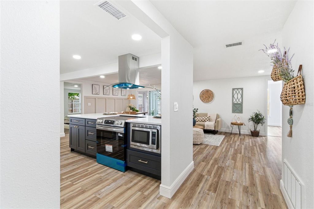 Image 10 of property listing at 7924 TALISMAN DRIVE, Port Richey, FL 34668