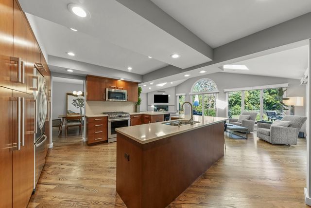 8345 Brookridge Road, Downers Grove, IL 60516
